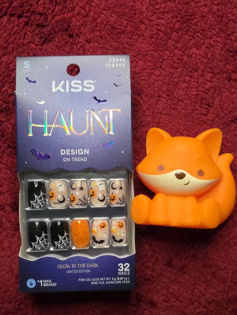 🆕2/$12 KISS Haunt Glow In The Dark Press-on Nails in Fangs For The Memories